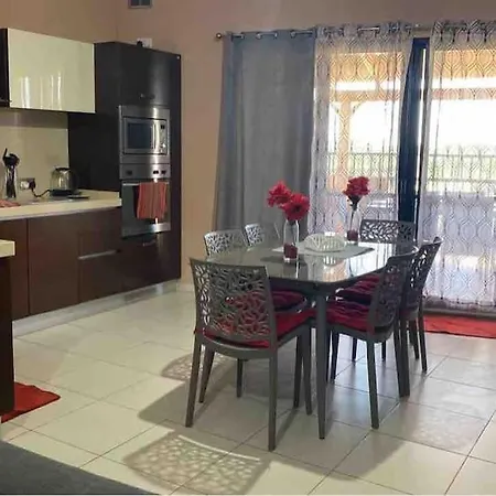 Διαμέρισμα 2 Bedroom Penthouse With Country And Sea Views