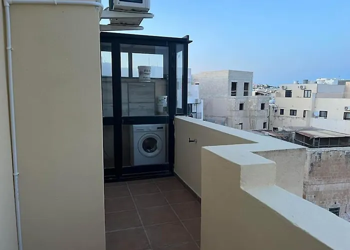 2 Bedroom Penthouse With Country And Sea Views Appartement