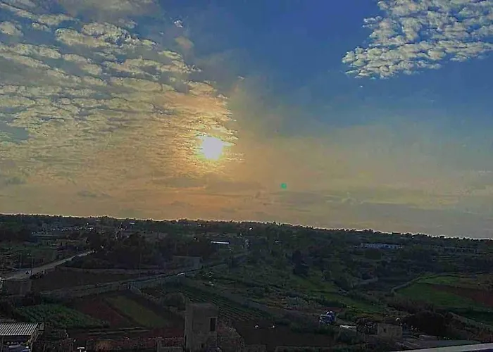 2 Bedroom Penthouse With Country And Sea Views Appartement