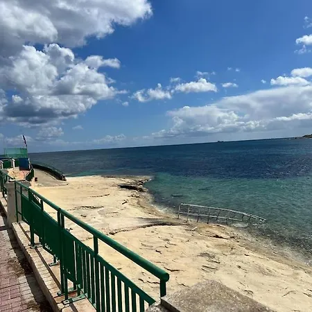 Apartment 2 Bedroom Penthouse With Country And Sea Views *