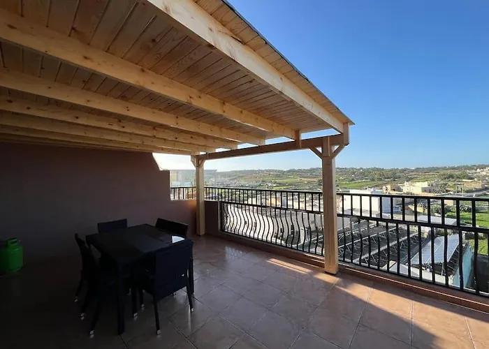 Appartamento 2 Bedroom Penthouse With Country And Sea Views